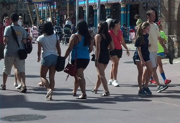 disneyland outfits