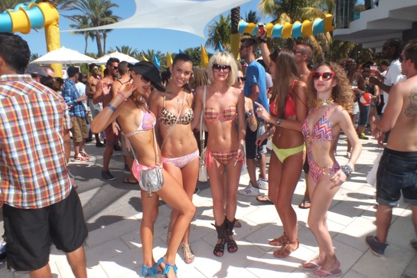 Pool Party at Shelborne Hotel in Miami Beach: I choose to wear a colorful swimwear and red pin-up sunglasses by Dior